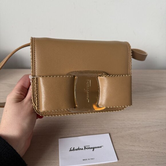 NWT Ferragamo Vara Bow Crossbody Bag Fold-over Flap Gold-tone Hardware - Picture 3 of 9